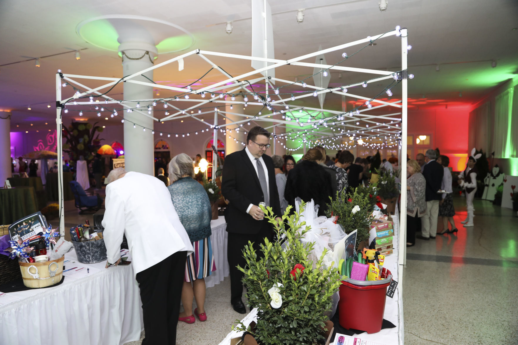 Bidding on silent auction items